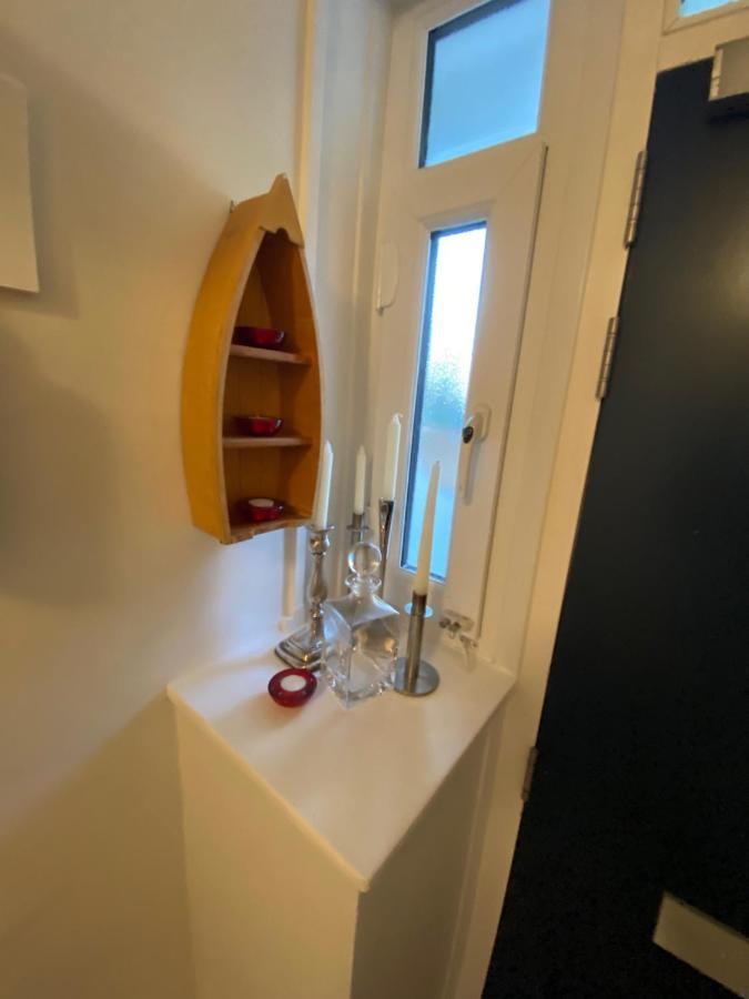 Great Rooms In An Uber Cool Flat! London Bridge Экстерьер фото