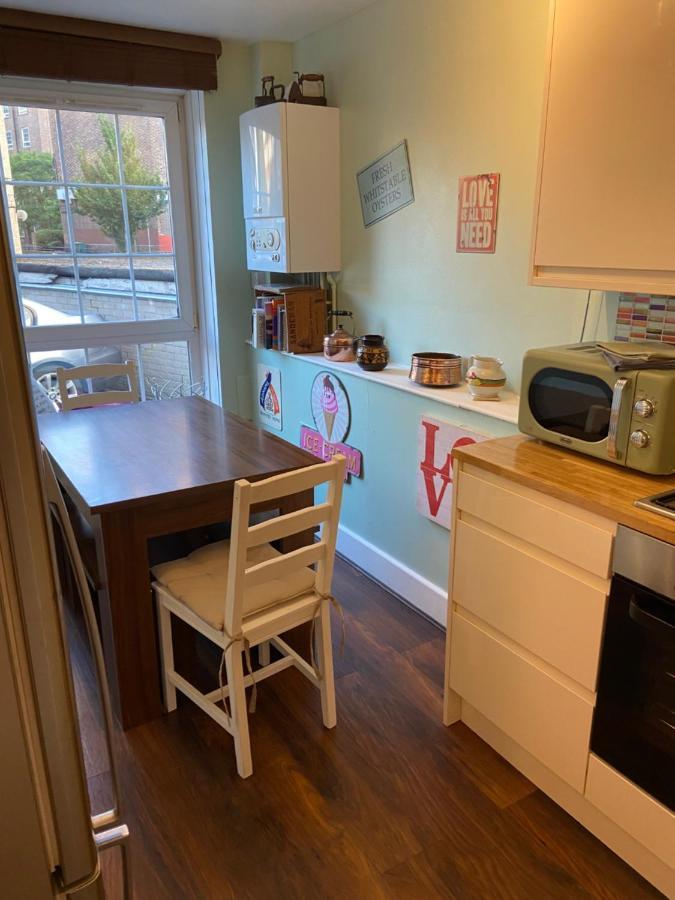Great Rooms In An Uber Cool Flat! London Bridge Экстерьер фото