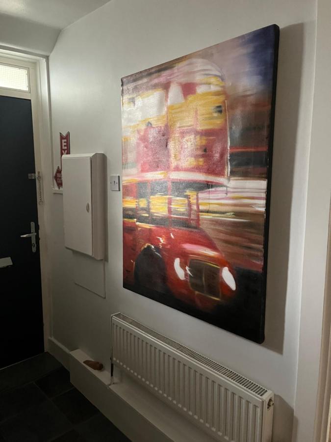 Great Rooms In An Uber Cool Flat! London Bridge Экстерьер фото